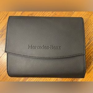 Mercedez Benz E Class Operators Manual Kit with Case and Manuals.